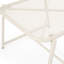 Table d'appoint d'extérieur en fer, H 13,24 po, plateau en maille blanche, fer moderne 19,89 po x 18,11 H 13,24 po pour l'extérieur