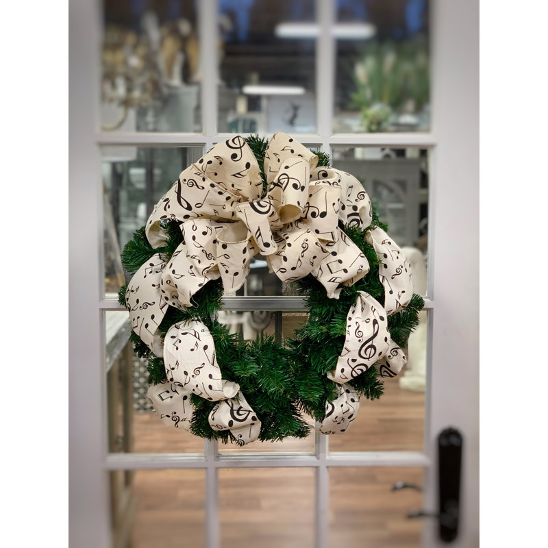 Couronne Nixa Evergreen avec ruban de notes de musique crème