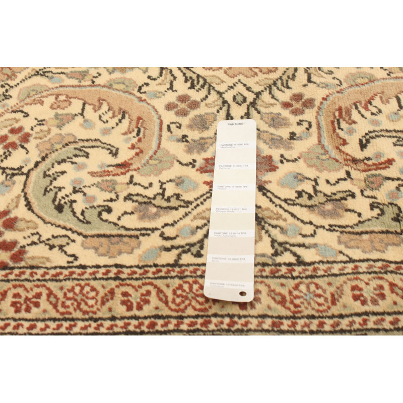 Tapis crème / vert clair unique en laine noué à la main de style années 1990 de 6 pi 8 po x 9 pi 10 po Formeka