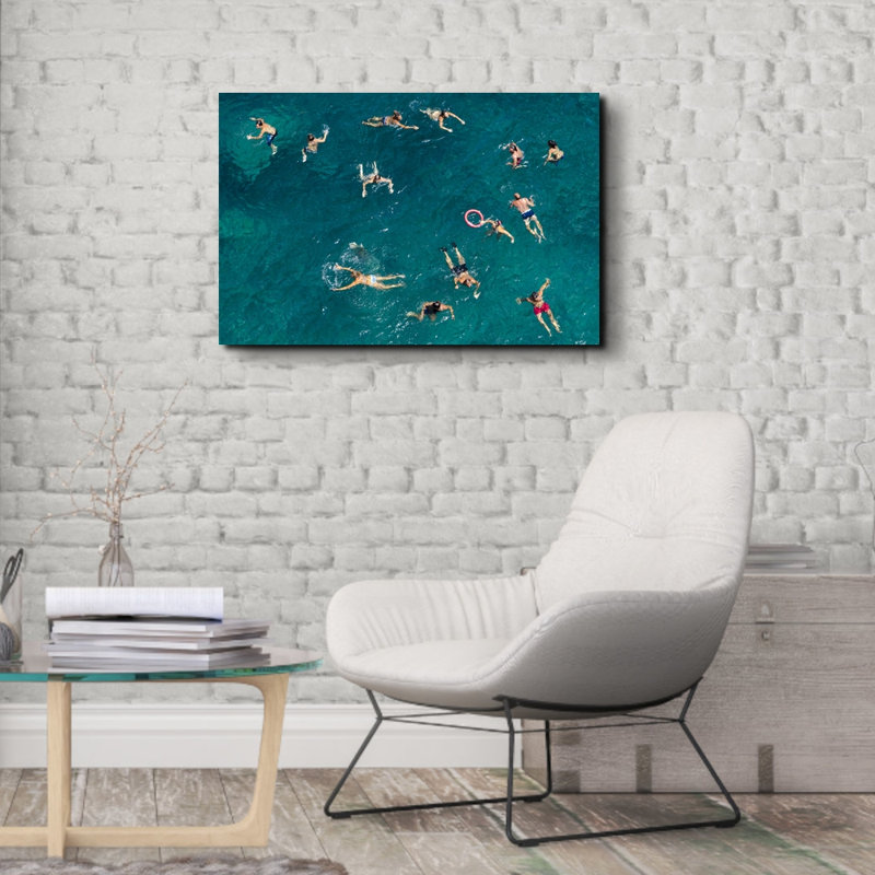 «Denarius Blue Water Swim», reproduction sur toile tendue, H 26 po x l 32 po x P 1,5 po