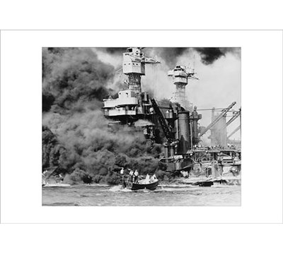 «USS West Virginia alight in Pearl Harbor», reproduction de photo