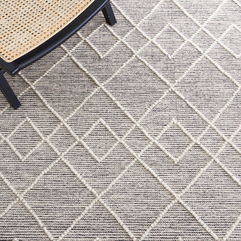 Natura Hand Woven Wool/Cotton Geometric Rug in Ivory/Black, Rectangle 5' x 8'