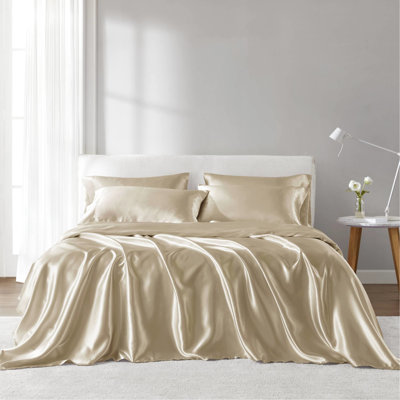 Drap-housse en satin de luxe - Rides - Relaxation. Convient aux matelas jusqu'à 16 po. Comprend 1 drap plat et 4 taies d'oreiller. Soyeux et confortable. Draps opulence champagne. Matelas de 16 po. Comprend