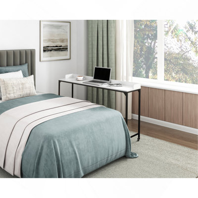 Bureau polyvalent au-dessus du lit Finish avec hauteur réglable, pieds en métal avec roulettes, table de lit 1pc, table d'ordinateur portable