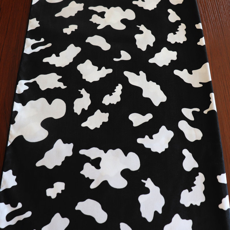 Chemin de table Cow, 24 po x 144 po