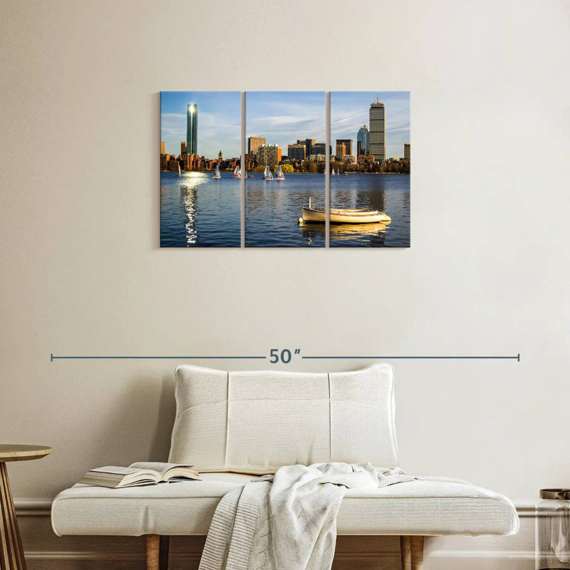 Busy Boston Harbor, H 20 po x l 33 po