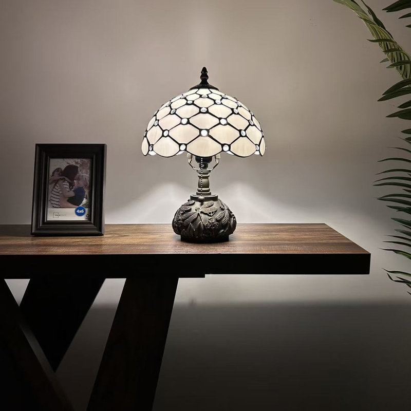 Lampe de table Laurentius Tiffany avec ampoules DEL en verre coloré en cristal de couleur blanche 10 po x P 10 po x H 14 po *