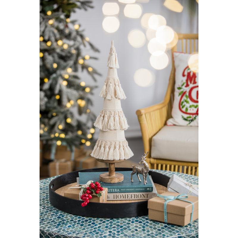 Lampe en forme de cône à franges avec base en bois, parfaite pour ajouter une touche bohème chic à n'importe quelle pièce