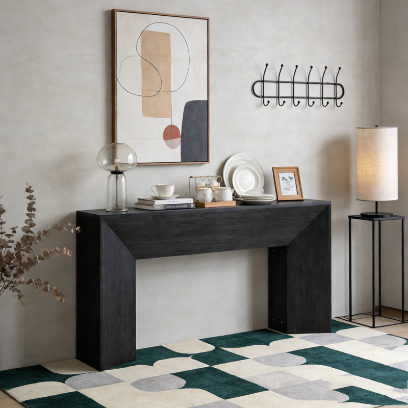 Console en bois avec canapé et couloir