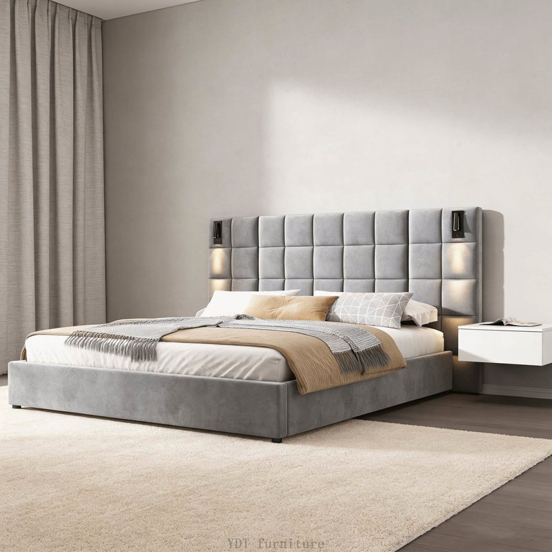 Structure de lit très grand rembourrée en velours gris avec tête de chargement USB, Très grand