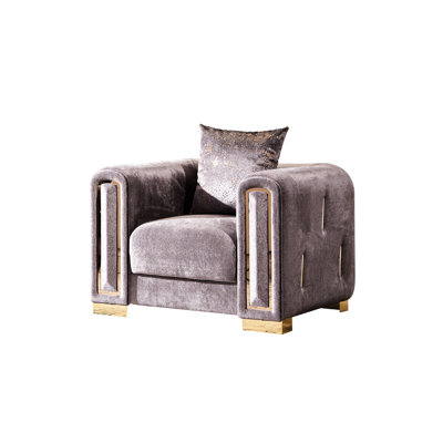 Chaise moderne en argent avec structure en bois de bouleau, fabrication somptueuse de velours, pieds à finition dorée et conception de lignes complexes pour les espaces de vie principaux avec cadre, rembourrage rembourré