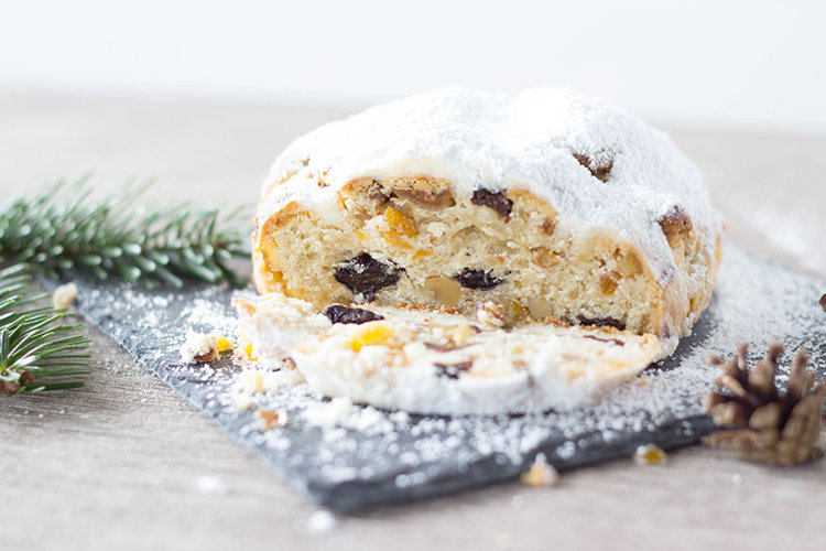 Stollen mit Trockenfrüchten arstextura