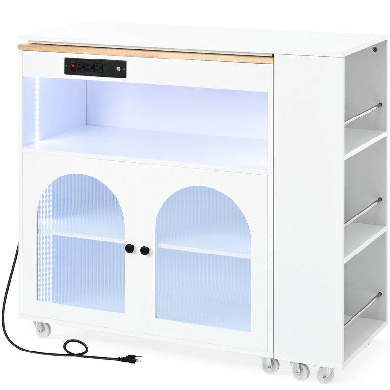 Îlot de cuisine avec compartiment de rangement et tablettes ouvertes, lumières DEL, blanc, prises de courant modernes à assemblage facile, options fonctionnelles