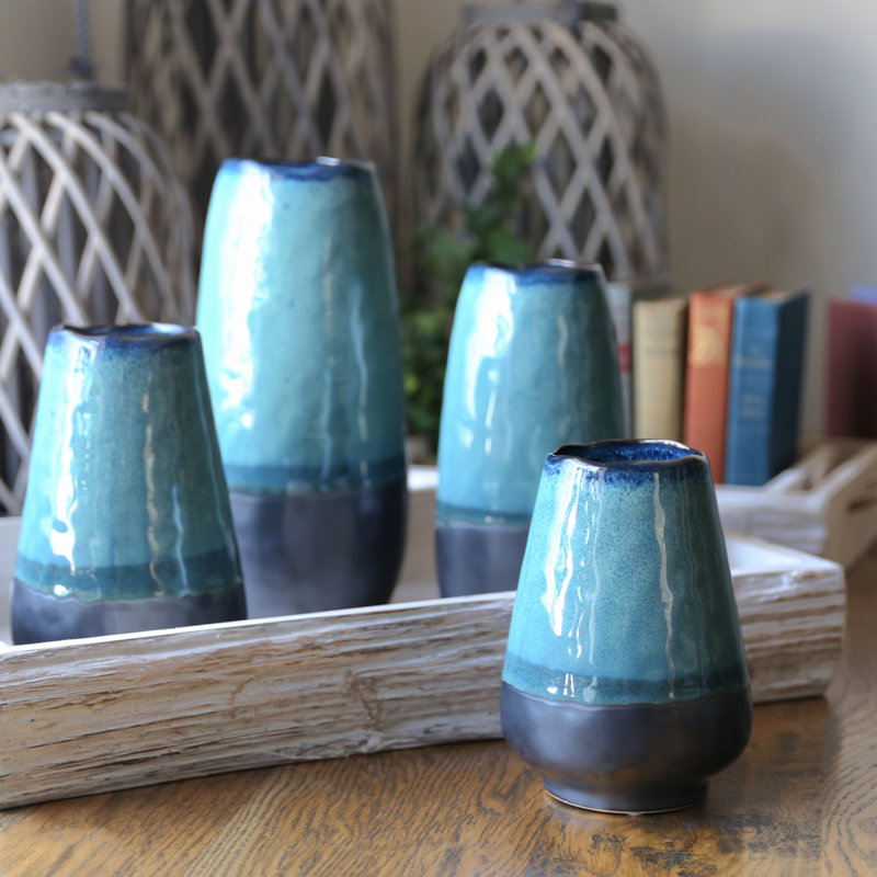 Vase en céramique à finition brillante aigue-marine, H 13,25 po x l 6,5 po x P 6,5 po