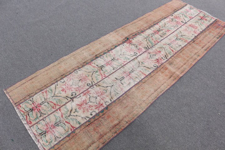 Tapis orange Oushak fabriqué à la main idéal pour la chambre de bébé et le vestibule apportant une touche rétro à la cuisine turque