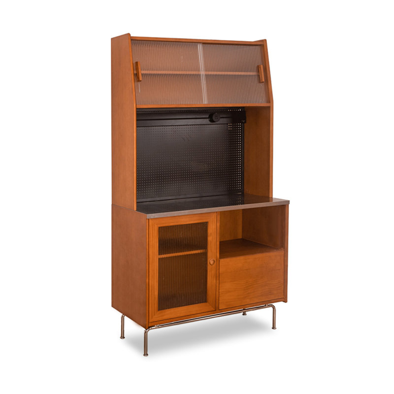 Armoire en acier inoxydable de style médiéval