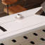 Bureau blanc rectangulaire en bois massif avec 1 tiroir, bureau d'ordinateur-118435189-118435185