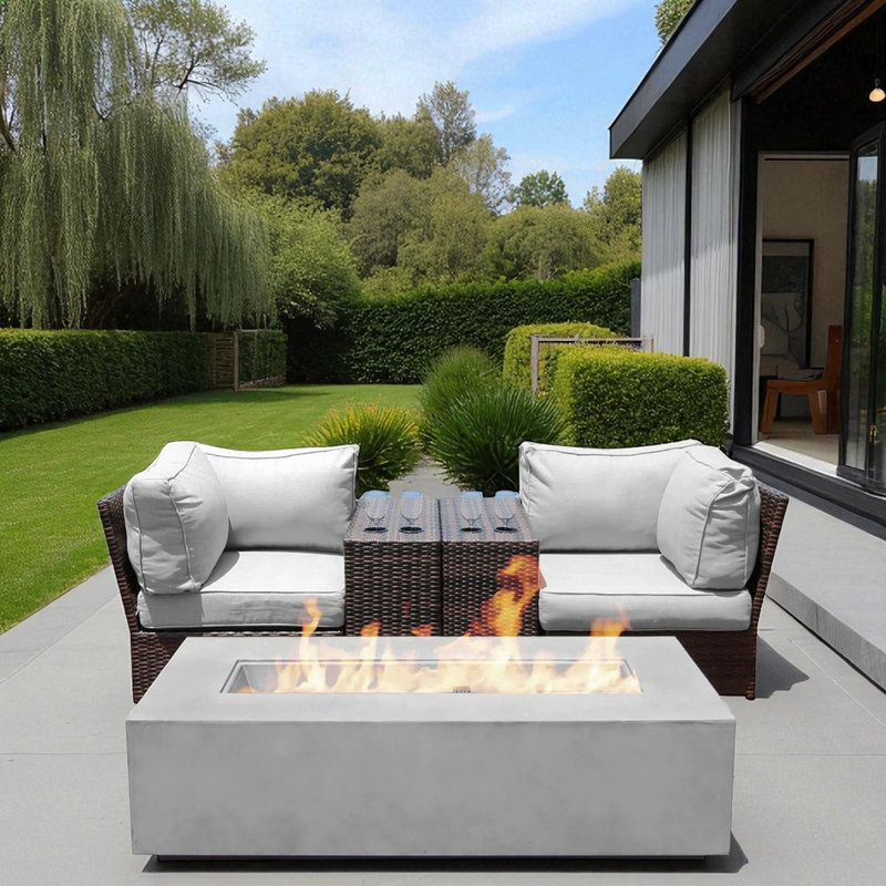 Ensemble de conversation extérieur pré-construit pour 2 avec coussins et table de feu en béton