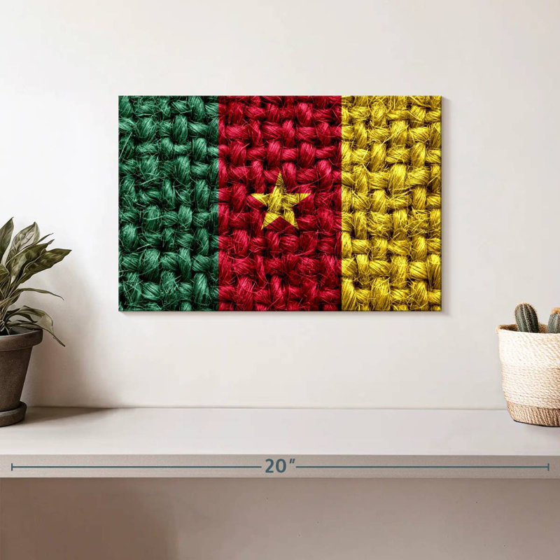 Tissage de paille avec le drapeau camerounais, H 8 po x l 12 po