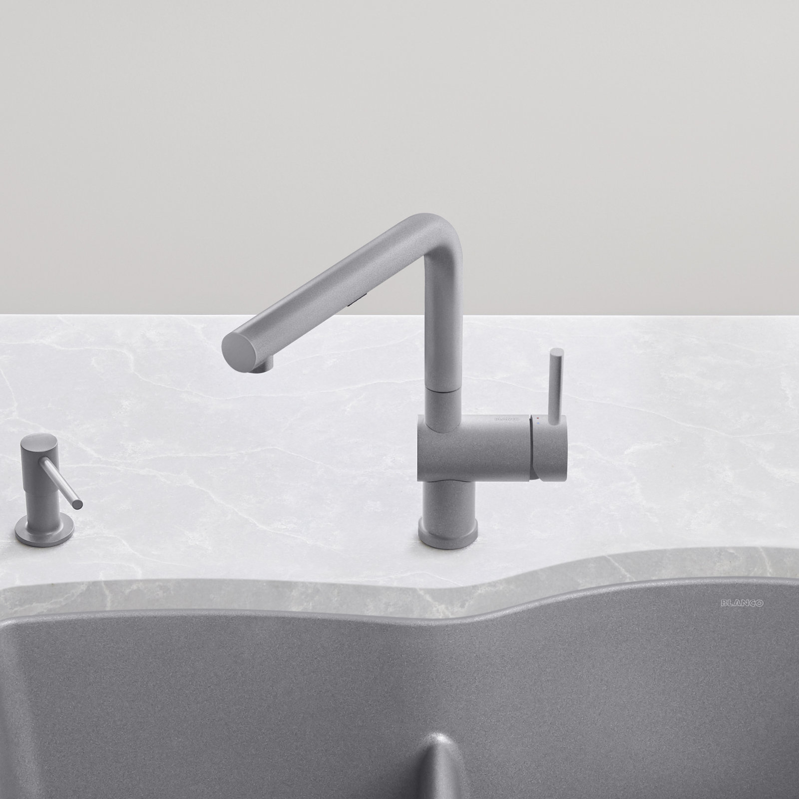 Linus Low Arc Pull-Out Dual-Spray Kitchen Faucet, Metallic Gray