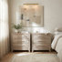 Ensemble de chambre à coucher Chantee avec deux tables de chevet