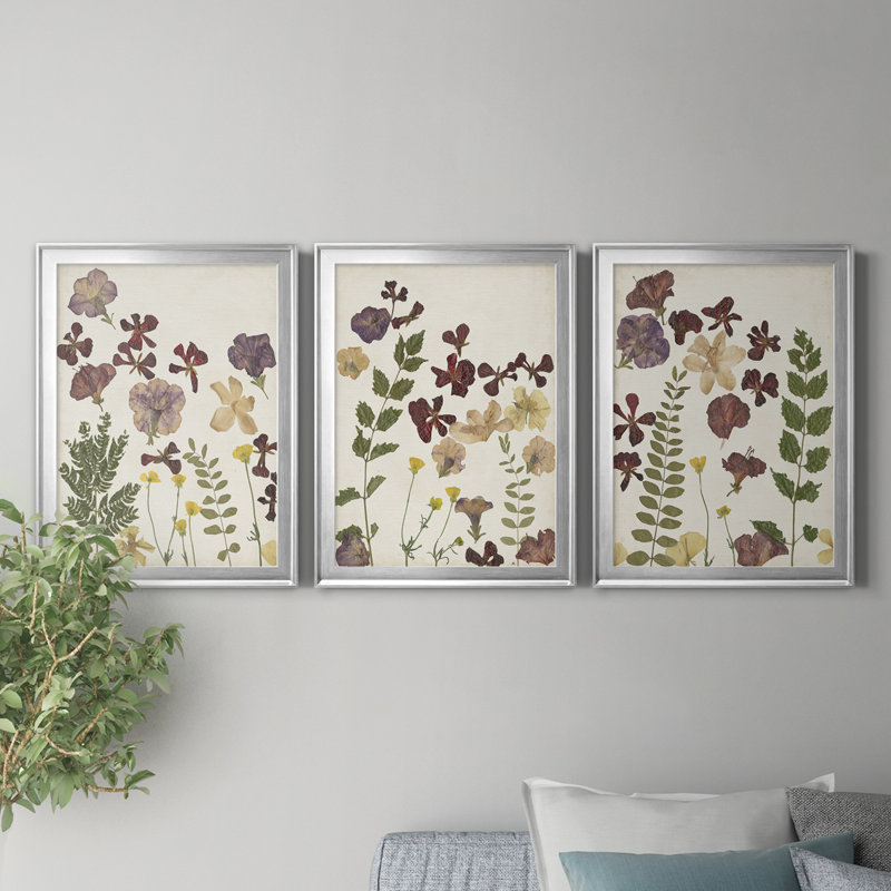 Pressed Flower Arrangement IV - Ensemble de 3 peintures sur toile encadrées, Argent, H 22,5 po x l 91,5 po x P 1,5 po
