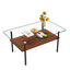 Table basse moderne en verre pour le salon, plateau rectangulaire en verre trempé, pieds en métal avec tablette en bois. Table de centre élégante et facile à nettoyer-131255749