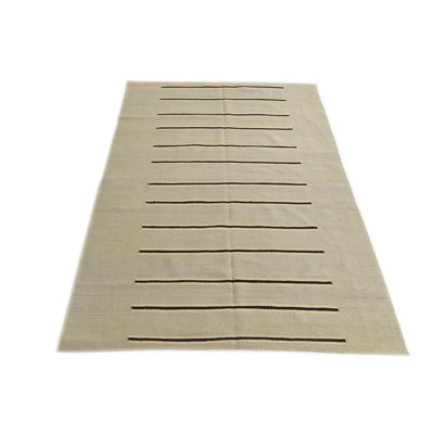Tapis beige 4 pi 1 po x 6 pi 1 po