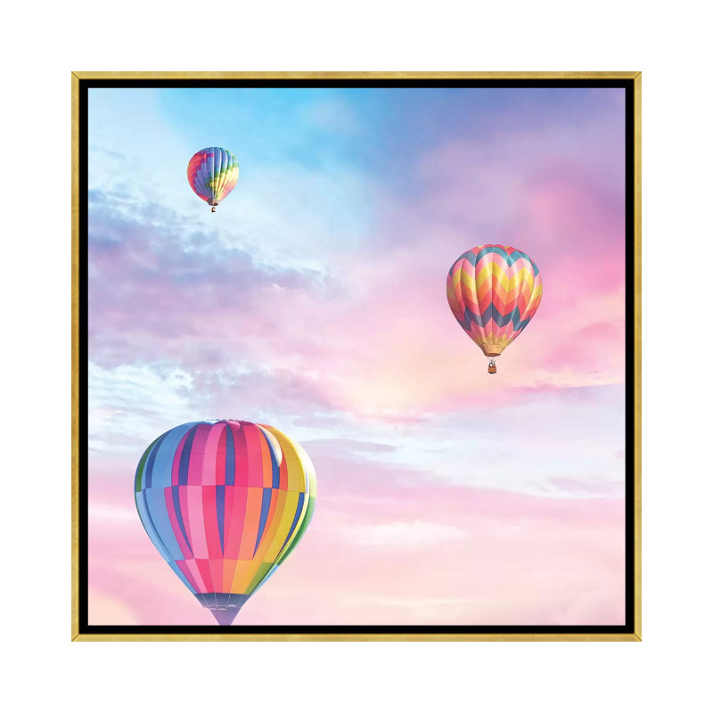 «Up Up and Away» par Erin Summer - reproduction d'art, Toile encadrée d'or, H 26 po x l 26 po x P 1,5 po, Pas de tapis