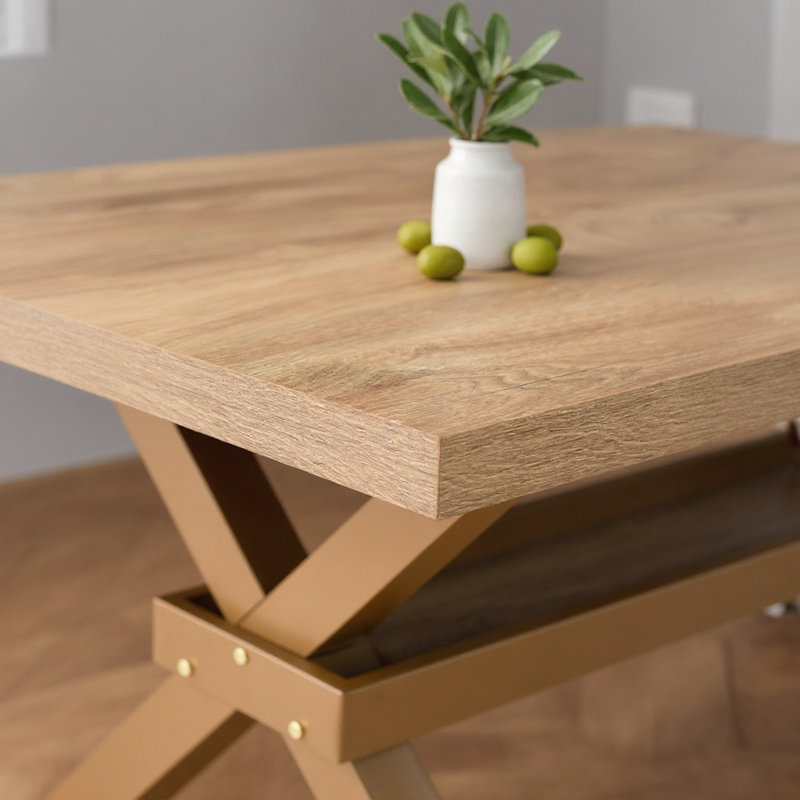Élégante table de salle à manger avec surface en bois aggloméré et support en forme de X