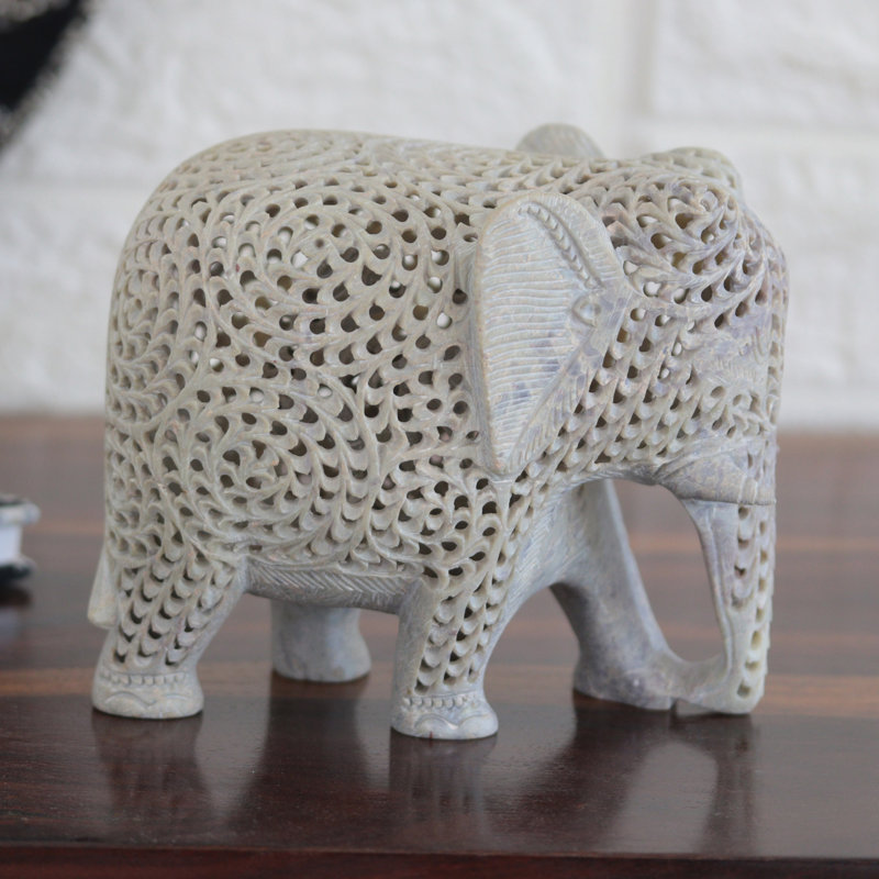 Darreio Figurines & Sculptures