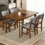 Ensemble de salle à manger rustique 5 places avec 1 table en bois massif et 4 chaises rembourrées, style pour une ambiance chaleureuse à la maison, couleur noyer, composé de formes rectangulaires, idéal pour les petits dîners.