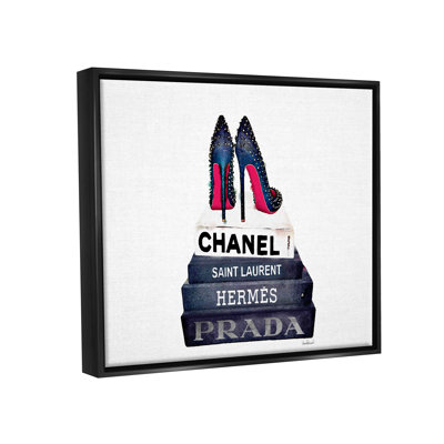«Glam Fashion Book Set», art mural sur toile à talons hauts par Amanda Greenwood