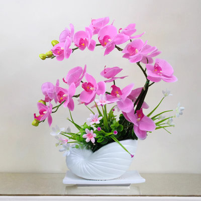 Décoration de fleurs simulées