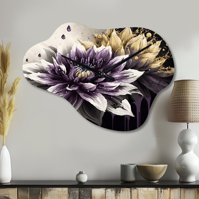 Cleckley Dahlia Flower II - Dahlia nuage horloge murale en métal, impression traditionnelle asymétrique, Petit