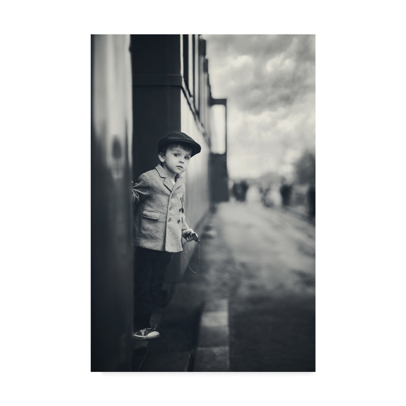 «Child on a Train» par Mumtaz, reproduction de photo sur toile tendue, H 19 po x l 12 po x P 2 po