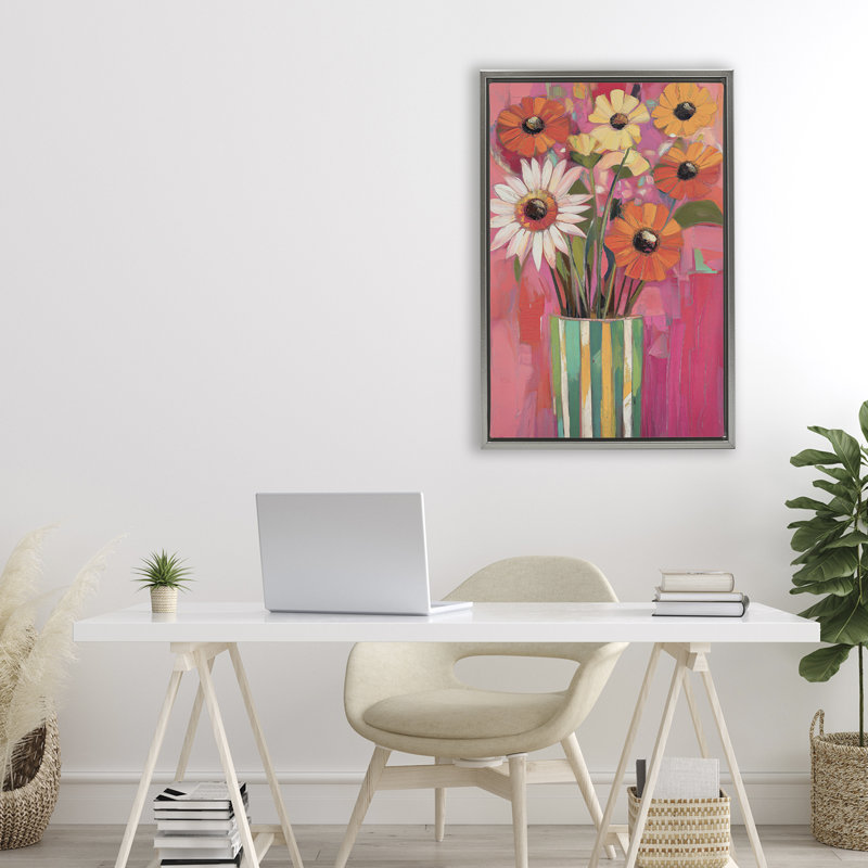 Cadre flottant dans un vase à fleurs mélangées, design par Gina Kelly, Cadre flottant gris lustré, H 31 po x l 21 po