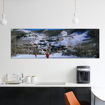«Skiers Skiing, Beaver Creek Resort, Colorado, USA», reproduction de photo sur toile