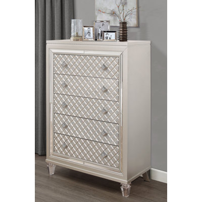 Commode verticale en bois manufacturé avec 5 tiroirs