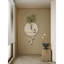 Hall d'entrée de couleur crème avec ferronnerie et peintures murales lumineuses-166694791