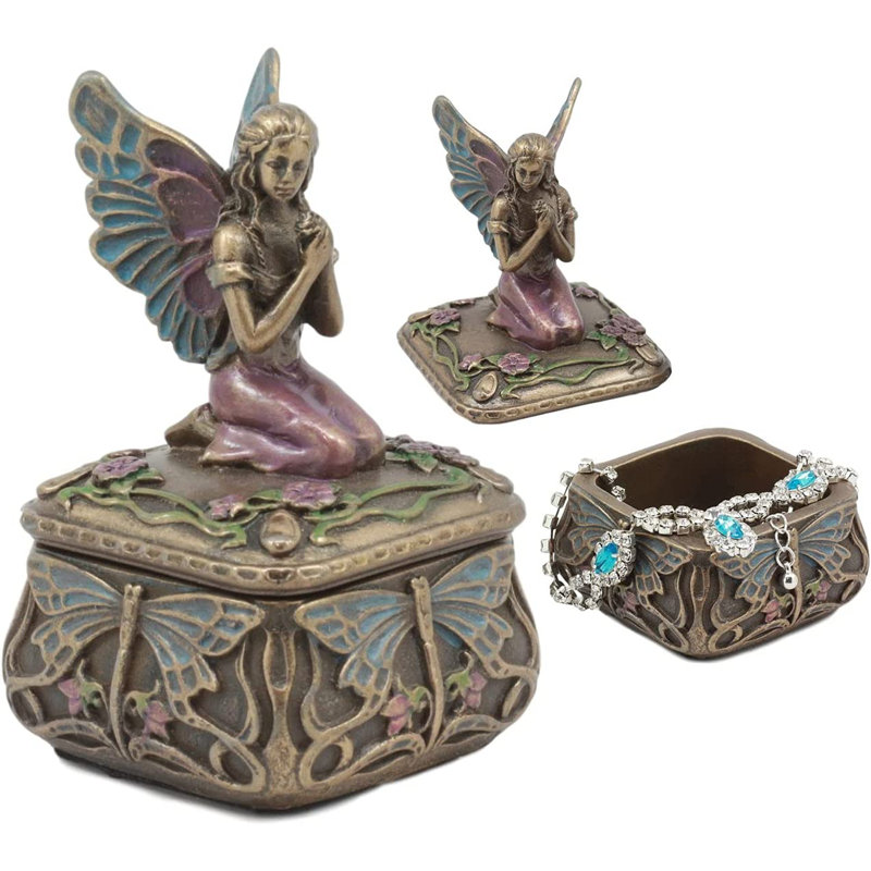 Hach Figurines & Sculptures