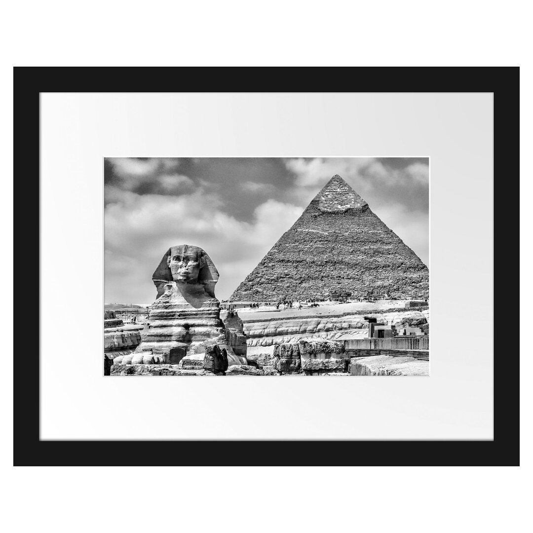 Gerahmtes Poster Sphinx von Gizeh mit Pyramide