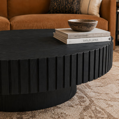 Table basse cannelée de 111 cm avec pied central