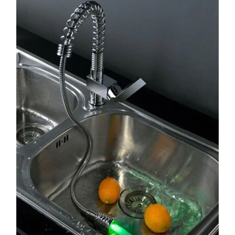 Robinet d'évier de cuisine DEL à finition chromée à finition chromée Juno