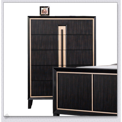 Commode 5 tiroirs de style contemporain avec accents dorés et tiroir supérieur doublé de feutre, finition espresso pour les chambres à coucher modernes