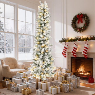 Arbre de Noël pré-éclairé avec lumières incandescentes et flocons de neige