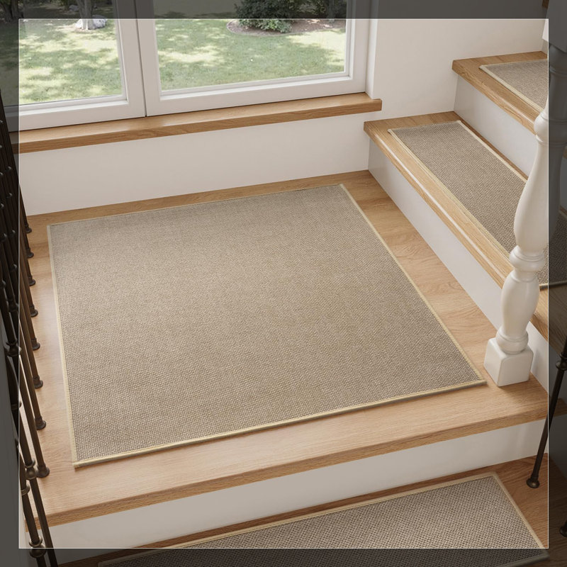 Tapis de marche antidérapant pour escalier en bois Biron Landing, Brun, Carré 2 pi 7 po, 1 pièce incluse