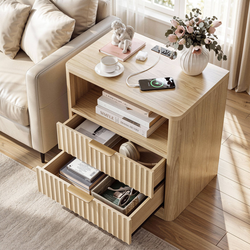 Ensemble de 2 tables de chevet cannelées, avec 2 tiroirs et une tablette ouverte, en bois, avec station de recharge intégrée, 61 cm (H) x 56 cm (L) x 40 cm (P)