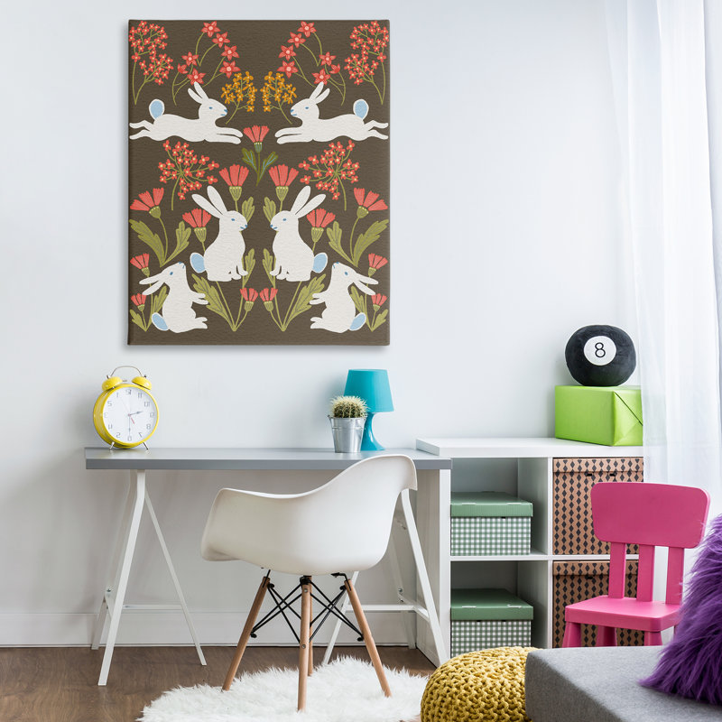 Art mural sur toile Wild Spring Blooms & Rabbits, design par Regina Moore, H 48 po x l 36 po
