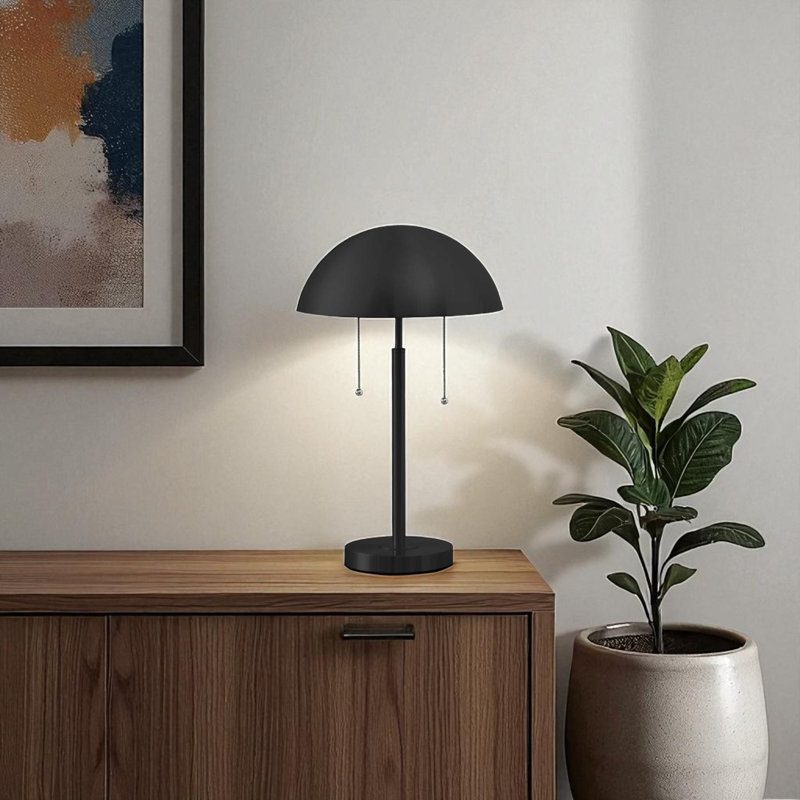 Lampe de table standard en métal avec abat-jour argenté et noir H 19,33 po x l 11,84 po x P 11,84 po.